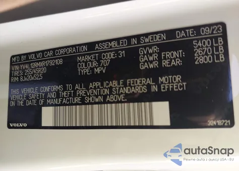 2024 Volvo Xc60 B5 Ultimate Dark Theme z USA, uszkodzony, nr VIN YV4L12RMXR1792108